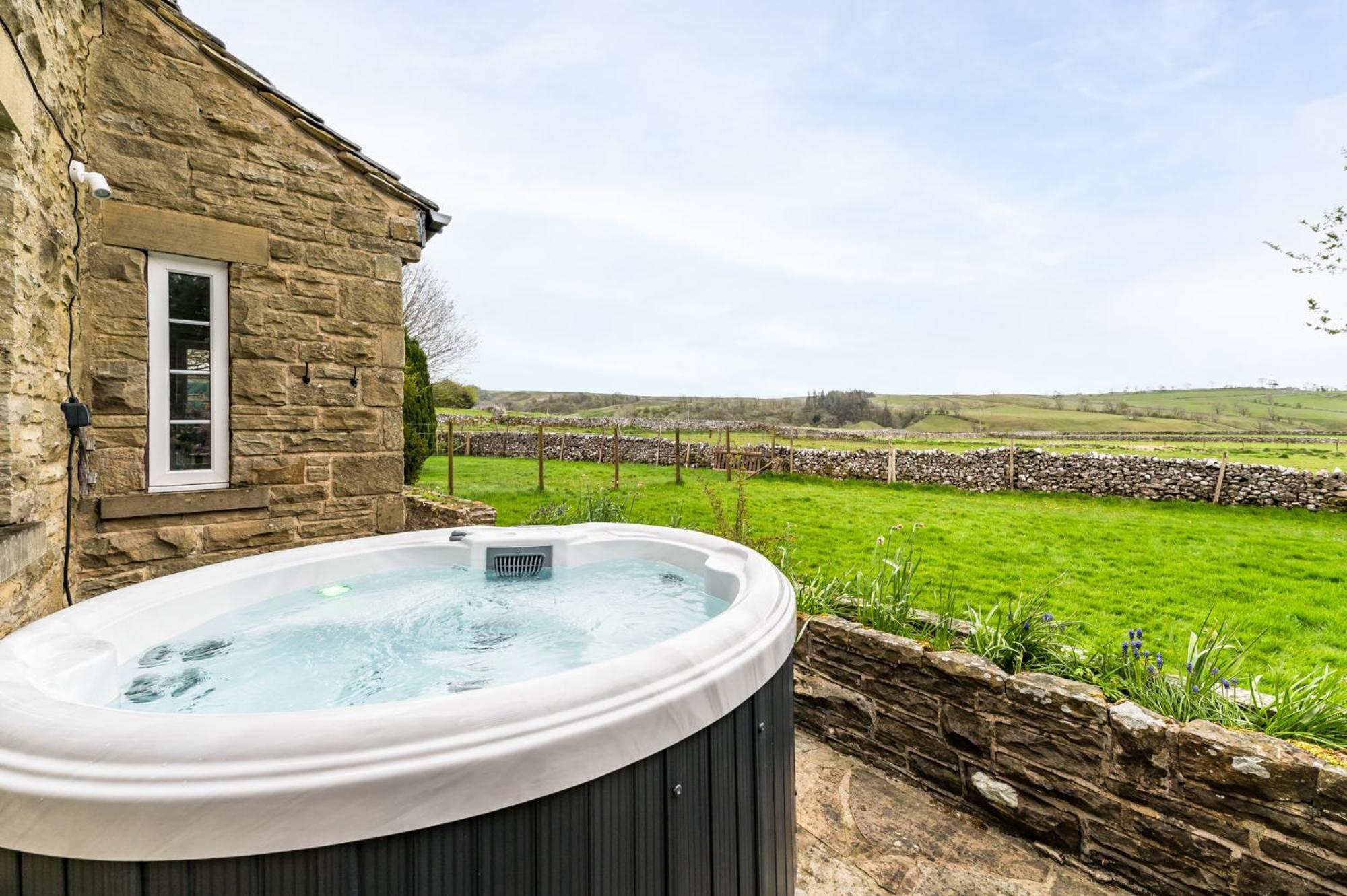 Central Malham Wellbeing Escape With Hot Tub Sleeps 8 Exterior foto