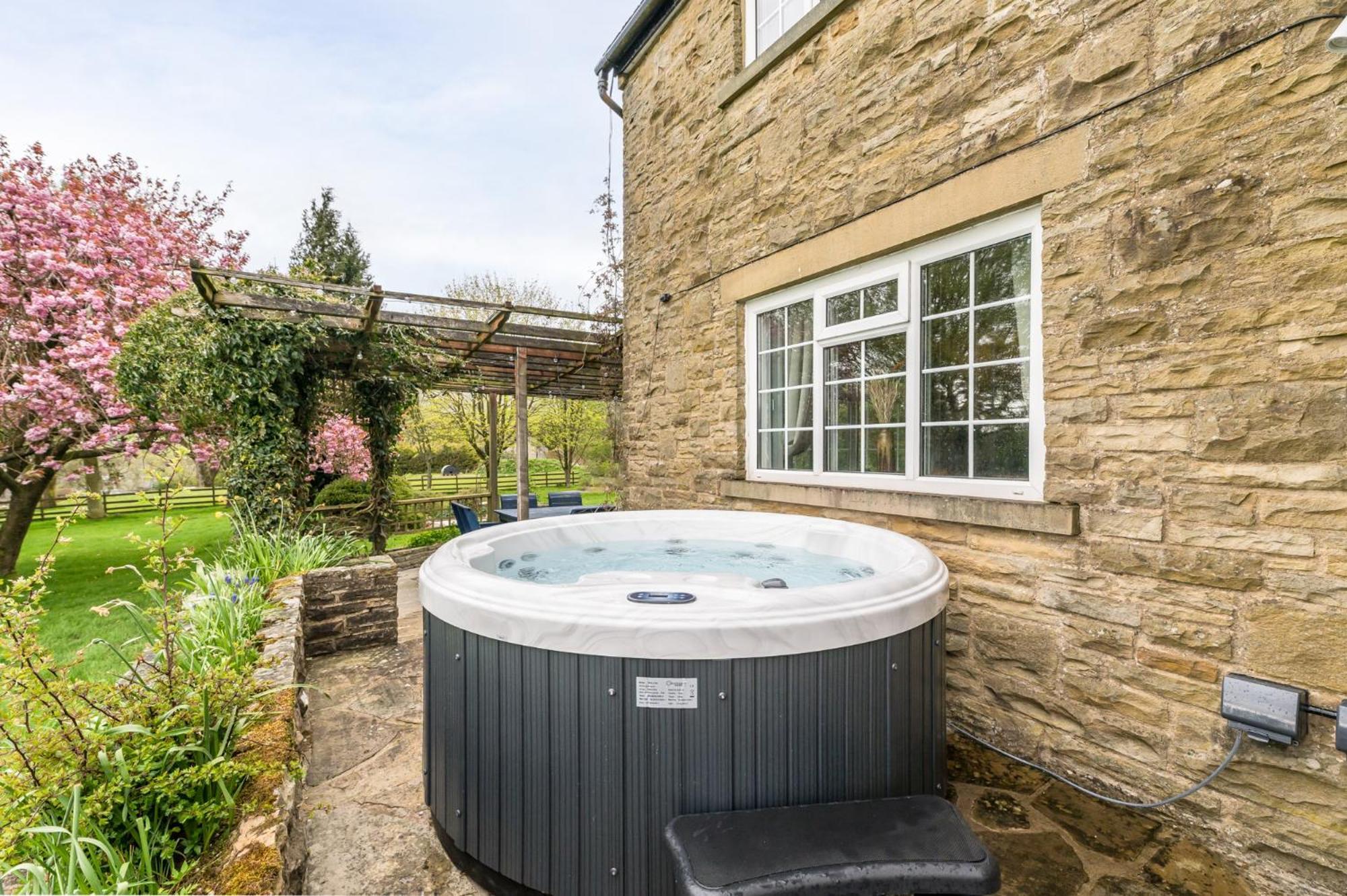 Central Malham Wellbeing Escape With Hot Tub Sleeps 8 Exterior foto