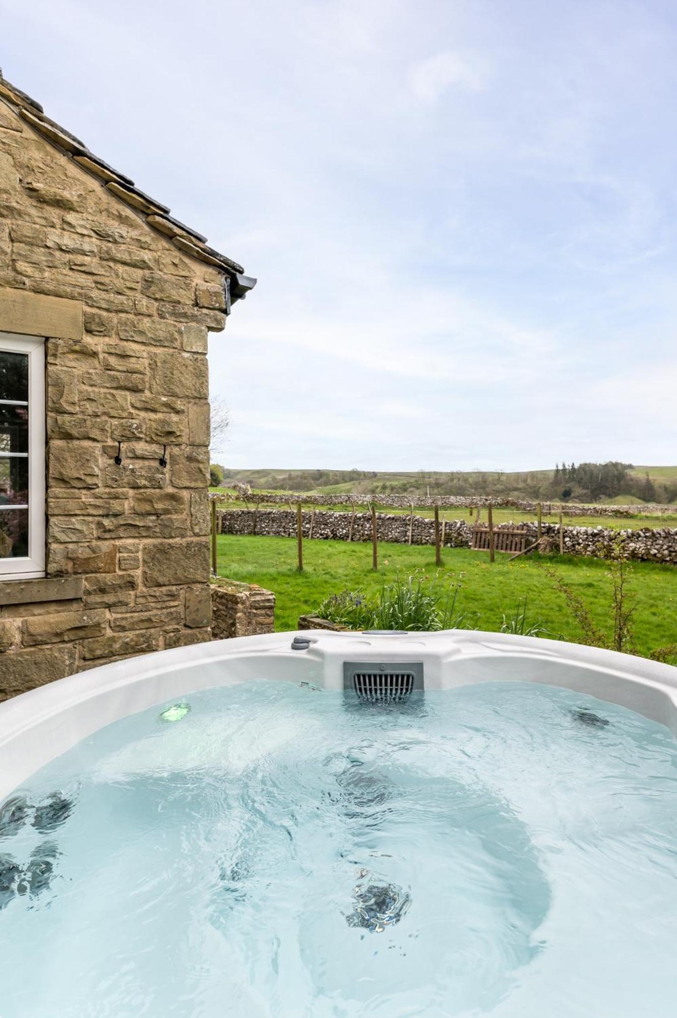 Central Malham Wellbeing Escape With Hot Tub Sleeps 8 Exterior foto
